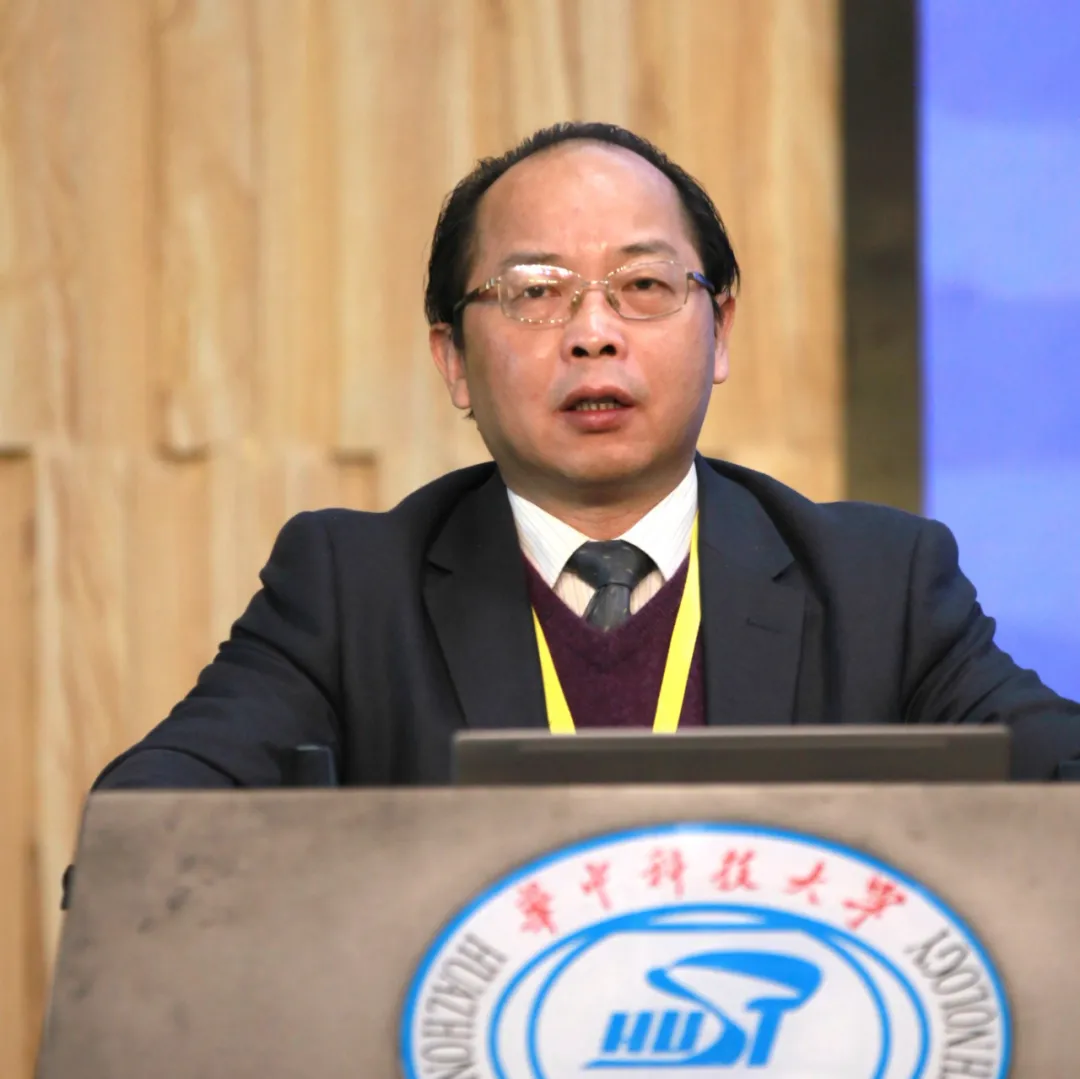yh86银河国际院长黄亚平教授致辞(右一)